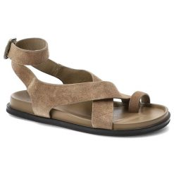 Sandały damskie S.Barski, cholewka ze skóry naturalnej zamszowej pasek wokół kostki płaska podeszwa casualowy styl, beżowe, CR61-3049. Brązowe sandały S.BARSKI, bez wzorów, ze skóry, wakacyjne, bez obcasa, na płaskiej podeszwie, bez zapięcia. Za 279.00 zł.