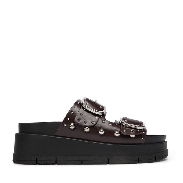 Klapki DeeZee. Brązowe klapki DeeZee, bez wzorów, bez obcasa. Za 159.99 zł.