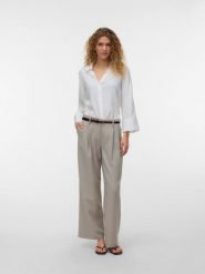 Vero Moda Bluzka w kolorze białym rozmiar: XS. Białe bluzki Vero Moda, xs, bez wzorów, bez kołnierzyka, bez ramiączek. Za 149.95 zł.