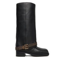 Kozaki MICHAEL Michael Kors. Czarne kozaki MICHAEL Michael Kors, bez obcasa, na płaskiej podeszwie, bez zapięcia. Za 1,779.00 zł.