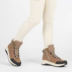 Botki damskie Rieker, na platformie z futerkiem w środku i zapinane na zamek, brązowe, Z0910-90. Brązowe botki Rieker, bez wzorów, z materiału, bez obcasa, na platformie, bez zapięcia. Za 439.00 zł.