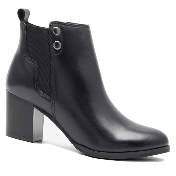 Botki Lasocki. Czarne botki Lasocki, bez wzorów, bez obcasa, na słupku, bez zapięcia. Za 279.99 zł.