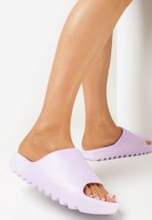 Fioletowe Piankowe Klapki na Podeszwie z Wycięciami Ferietta. Fioletowe klapki Born2be, bez wzorów, bez obcasa. Za 29.99 zł.