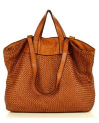 Pleciona shopperka MARCO MAZZINI karmelowa v186a. Brązowe shopper bez wzorów, ze skóry, biznesowe, na ramię, duże, bez dodatków. Za 616.55 zł.