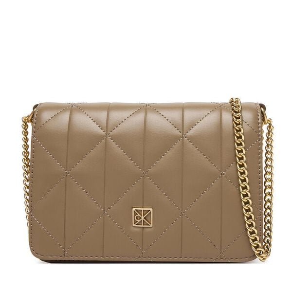 Torebka Calvin Klein. Brązowe torebki klasyczne Calvin Klein, bez wzorów, bez dodatków. Za 449.99 zł.