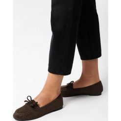 Zielone Mokasyny Gripping. Zielone mokasyny Born2be, bez wzorów, z okrągłym noskiem, bez obcasa. Za 69.99 zł.