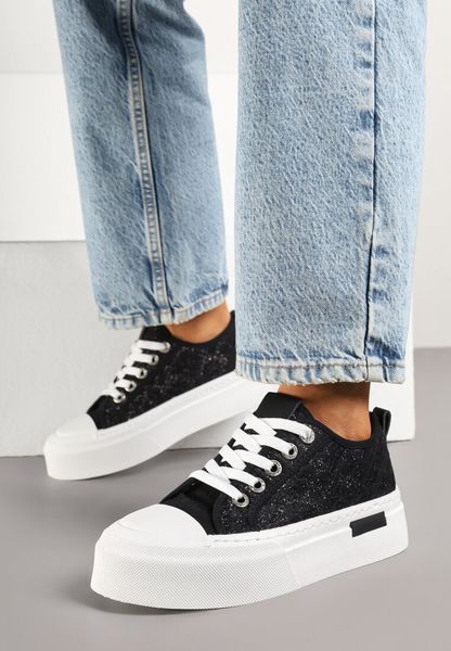 Czarne Trampki na Grubej Podeszwie z Haftami Nolaura. Czarne trampki Born2be, bez wzorów, z jeansu, bez zapięcia. Za 89.99 zł.