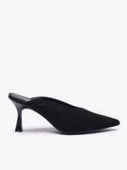 Czarne welurowe klapki na obcasie flare. Czarne klapki Ryłko, bez wzorów, z gumy, bez obcasa, na obcasie. Za 379.99 zł.