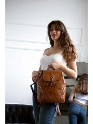 Victor & Hugo Paris Skórzany plecak "Lauren" w kolorze karmelowym - 26,5 x 32 x 13 cm rozmiar: onesize. Brązowe plecaki Victor & Hugo Paris, bez wzorów, z materiału. Za 405.05 zł.