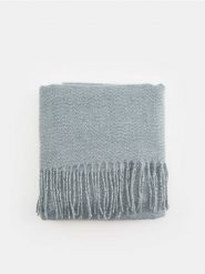 Szalik z frędzlami - szary. Szare szaliki Sinsay, bez wzorów, z dzianiny. Za 15.99 zł.