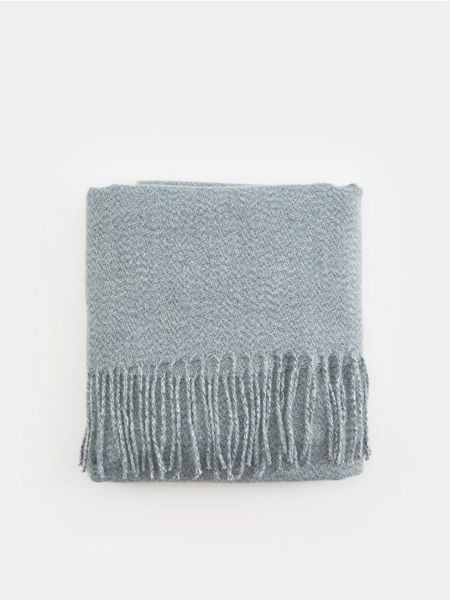 Szalik z frędzlami - szary. Szare szaliki Sinsay, bez wzorów, z dzianiny. Za 15.99 zł.