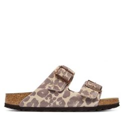Klapki Birkenstock. Brązowe klapki Birkenstock, bez wzorów, bez obcasa. Za 629.99 zł.