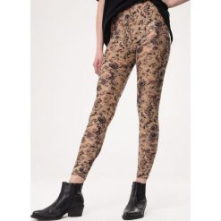Jasnobrązowe Legginsy Total Look. Legginsy Born2be, m, bez wzorów, z dzianiny. Za 14.99 zł.