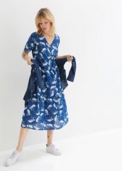 Sukienka tunikowa midi. Niebieskie sukienki bonprix, bez wzorów, bez kołnierzyka, bez ramiączek, midi. Za 127.99 zł.