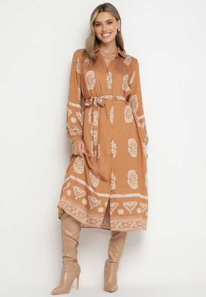 Jasnobrązowa Koszulowa Sukienka Ozdobiona Ornamentalnym Wzorem z Wiązanym Paskiem Roriola. Brązowe sukienki Born2be, do pracy, l, bez wzorów, z wiskozy, biznesowe, bez kołnierzyka, bez ramiączek, midi, koszulowe. Za 129.99 zł.