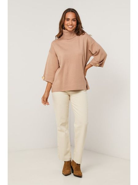 Soft Cashmere Golf w kolorze beżowym rozmiar: 38/40. Brązowe golfy Soft Cashmere, bez wzorów, bez ramiączek. Za 118.28 zł.