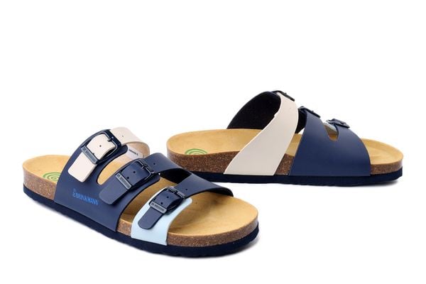 DR. BRINKMANN 500448-0 navy/bleu/creme, klapki damskie. Niebieskie klapki Dr. Brinkmann, bez wzorów, bez obcasa. Za 199.90 zł.