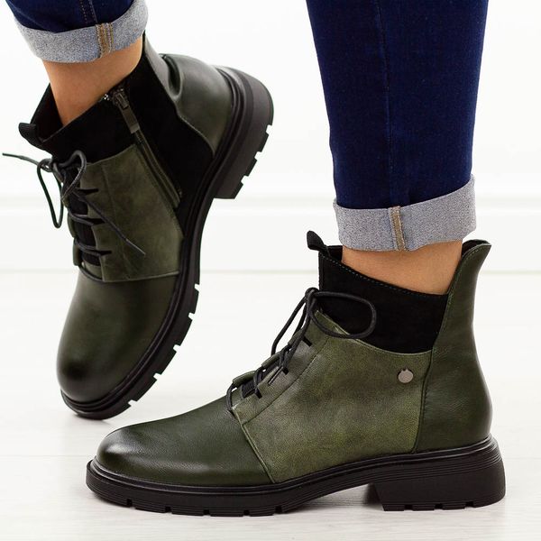 Zielone botki damskie M.Daszyński 2501-2. Zielone botki M.Daszyński, na jesień, bez wzorów, z jeansu, z okrągłym noskiem, bez obcasa, na platformie, bez zapięcia. Za 199.00 zł.