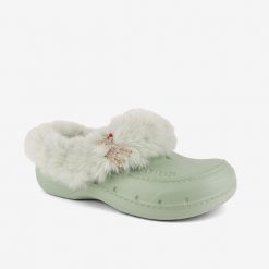 Damskie ocieplane kapcie Coqui Husky. Zielone obuwie domowe Coqui, bez wzorów, z materiału, bez zapięcia. Za 140.99 zł.