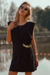 Krótka Sukienka z Łańcuchem - Czarna. Czarne sukienki Makadamia, l, bez wzorów, z bawełny, bez kołnierzyka, bez ramiączek, mini. Za 189.90 zł.