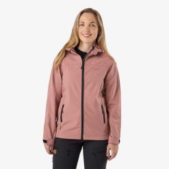 Kurtka softshell Turystyka Damska Swedemount Stryn Softshell oddychająca. Czerwone kurtki sportowe SWEDEMOUNT, bez wzorów, z softshellu, bez kaptura, trekkingowe. Za 249.99 zł.