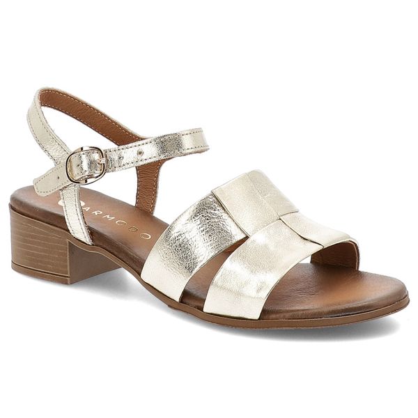 Złote Sandały Armodo Stylowe Obuwie Damskie Na Obcasie. Żółte sandały Armodo, bez wzorów, ze skóry, eleganckie, bez obcasa, na obcasie, bez zapięcia. Za 239.00 zł.