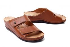 DR. BRINKMANN 702793-2 natur, klapki profilaktyczne damskie. Brązowe klapki Dr. Brinkmann, bez wzorów, ze skóry, bez obcasa. Za 329.90 zł.