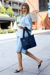 Damska Torebka lekka listonoszka Bellugio A4 na ramię do pracy shopperka granatowa J38. Torby na ramię bez wzorów, biznesowe, na ramię, bez dodatków. Za 54.99 zł.