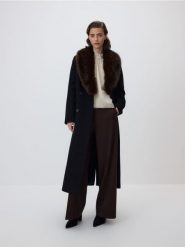 Płaszcz z dodatkiem wełny - czarny. Czarne płaszcze Reserved, l, bez wzorów, z tkaniny, bez kaptura. Za 399.99 zł.