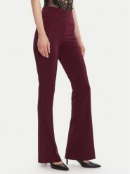 Rinascimento Spodnie materiałowe CFC0125318003 Bordowy Flare Fit. Czerwone spodnie materiałowe Rinascimento, s, bez wzorów, z materiału. Za 429.99 zł.