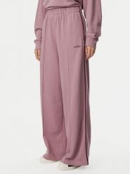 Adidas Spodnie dresowe Seasonal Essentials KV6865 Różowy Regular Fit. Czerwone spodnie dresowe Adidas, m, bez wzorów, z bawełny. Za 203.99 zł.