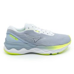 Kobieta Turystyka Buty Mizuno Wave Skyrise 3. Białe obuwie sportowe Mizuno, z gumy, bez zapięcia, trekkingowe, mizuno wave. W wyprzedaży za 380.00 zł.