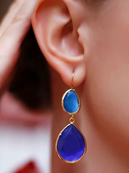 Pierres delicates Pozłacane kolczyki z kocim okiem rozmiar: onesize. Niebieskie kolczyki Pierres delicates, pozłacane, z zapięciem typu bigiel. Za 52.99 zł.