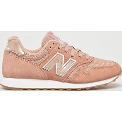 New Balance - Buty. Czerwone obuwie sportowe New Balance, z gumy, bez zapięcia. W wyprzedaży za 239.90 zł.