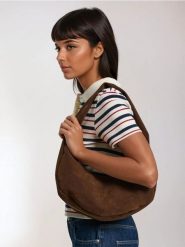 Torebka hobo na ramię - brązowy. Brązowe torby na ramię Sinsay, bez wzorów, na ramię, bez dodatków. Za 59.99 zł.