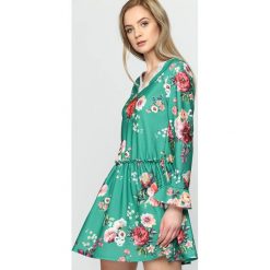 Zielono-Czerwona Sukienka Sleepy Petal. Czerwone sukienki Born2be, s, bez wzorów, bez kołnierzyka, bez ramiączek, mini, rozkloszowane. Za 29.99 zł.