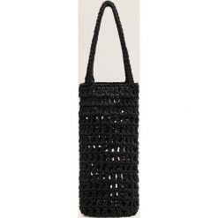 Mango - Torebka Karela. Czarne torby na ramię Mango, bez wzorów, z materiału, casualowe, na ramię, bez dodatków. W wyprzedaży za 29.90 zł.