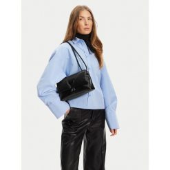 Torebka AMI Paris. Czarne torebki klasyczne AMI PARIS, bez wzorów, bez dodatków. Za 5,129.00 zł.