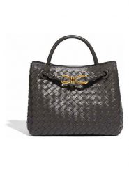 SUVRAI Torebka w kolorze antracytowym - 30 x 23 x 13 cm rozmiar: onesize. Czarne torby na ramię SUVRAI, bez wzorów, z materiału, przez ramię, bez dodatków. Za 130.99 zł.