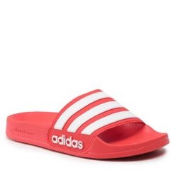 Klapki adidas. Czerwone klapki Adidas, bez wzorów, bez obcasa. Za 99.99 zł.