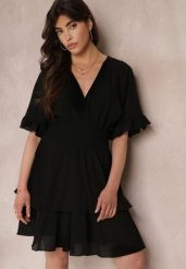 Czarna Zwiewna Sukienka Mini z Falbankami i Szeroką Gumką w Talii Olleanne. Czarne sukienki Renee, l, bez wzorów, bez kołnierzyka, bez ramiączek, mini. Za 129.99 zł.