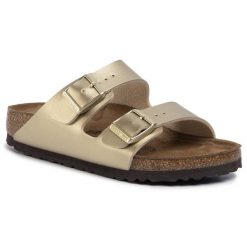 Klapki Birkenstock. Żółte klapki Birkenstock, bez wzorów, bez obcasa. Za 399.99 zł.