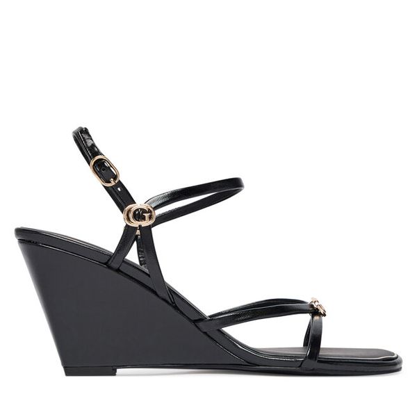 Sandały Guess. Czarne sandały Guess, z aplikacjami, bez obcasa, na koturnie, bez zapięcia. Za 494.99 zł.