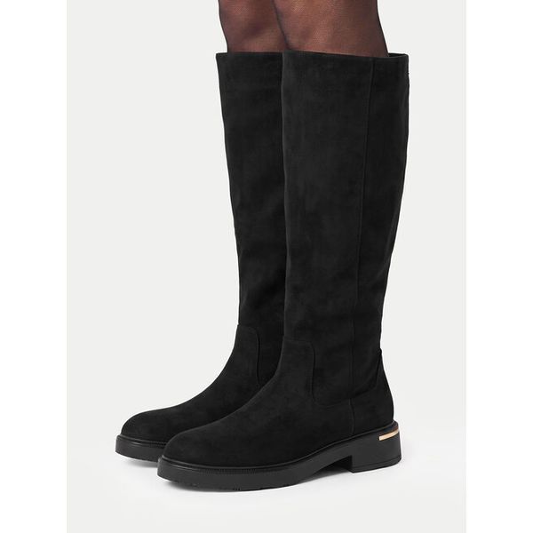 Kozaki Nine West. Czarne kozaki Nine West, bez obcasa, na płaskiej podeszwie, bez zapięcia. Za 299.99 zł.