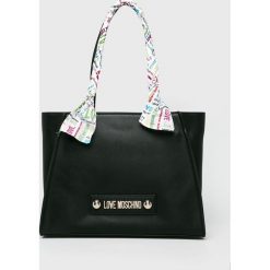 Love Moschino - Torebka. Czarne torby na ramię Love Moschino, bez wzorów, z materiału, casualowe, do ręki, średnie, bez dodatków. W wyprzedaży za 479.90 zł.