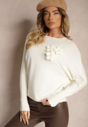Biały Nietoperzowy Sweter z Wiskozą Zdobiony Aplikacją w Kształcie Kwiatów Evasinae. Białe swetry Renee, z aplikacjami, z jeansu, bez ramiączek. Za 79.99 zł.