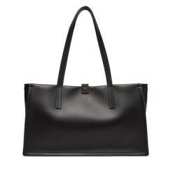 Torebka Calvin Klein. Czarne torebki klasyczne Calvin Klein, bez wzorów, bez dodatków. Za 529.99 zł.