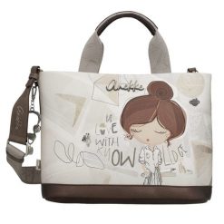 Torebka damska Anekke, z dekoracyjnym nadrukiem i metalowym logo z podwójną rączką oraz regulowanym paskiem zapinana na zamek, brązowa, 42801-222. Brązowe torebki klasyczne Anekke, bez wzorów, z nadrukiem, bez dodatków. Za 389.00 zł.