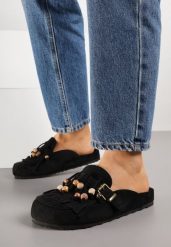 Czarne Klapki na Grubej Podeszwie z Frędzlami Klamrami i Koralikami Glysnell. Czarne klapki Born2be, bez wzorów, z jeansu, bez obcasa, na płaskiej podeszwie. Za 119.99 zł.