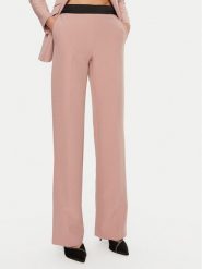 ARTIGLI Spodnie materiałowe ACPA000049 Różowy Regular Fit. Czerwone spodnie materiałowe Artigli, bez wzorów, z materiału. Za 159.99 zł.